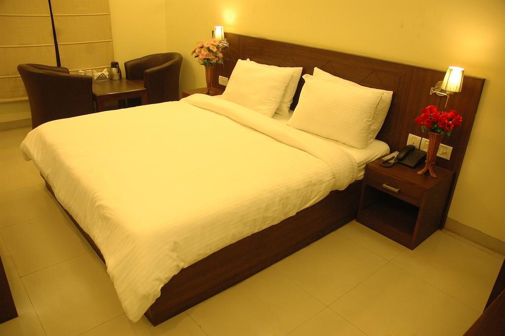 Airport Hotel Daya Capitol นิวเดลี ภายนอก รูปภาพ