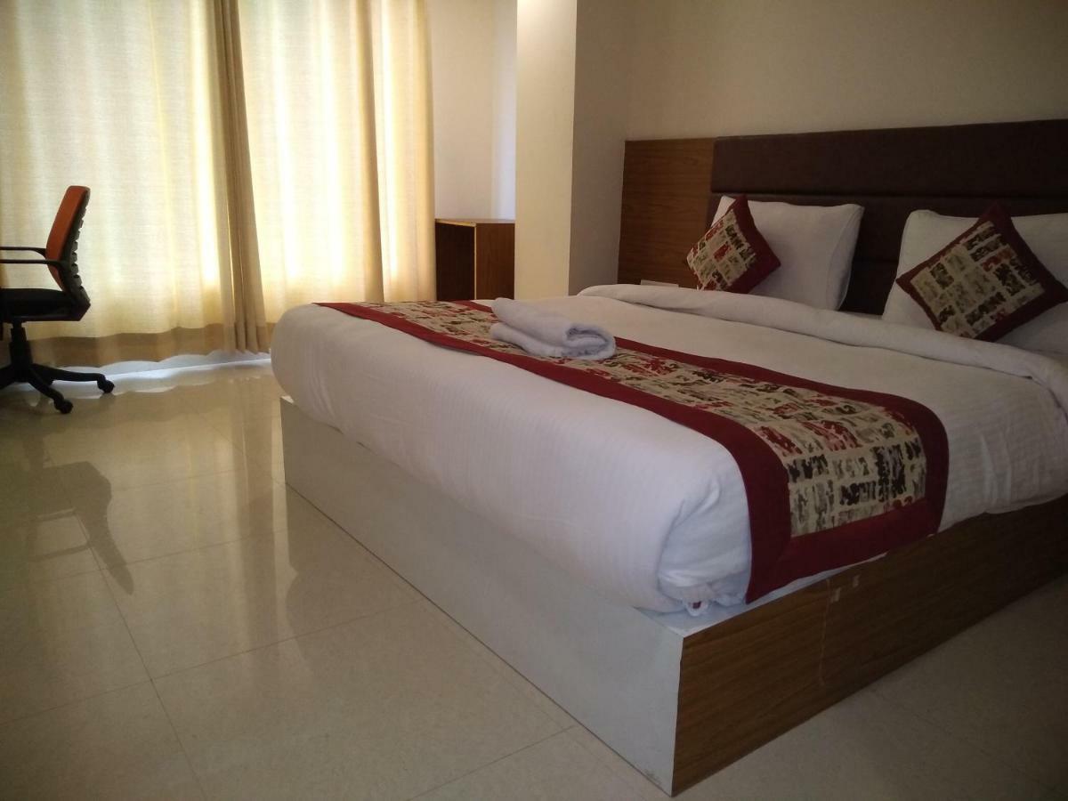 Airport Hotel Daya Capitol นิวเดลี ภายนอก รูปภาพ